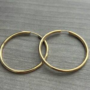 NWOT Elegant 18k Gold Filled Infinity Hoop Earrings